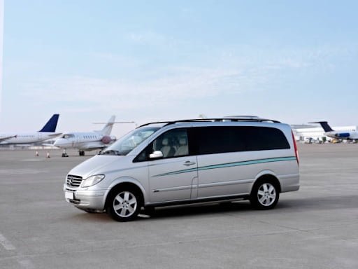 Efficient and Comfortable Maxi Cab Services to the Airport